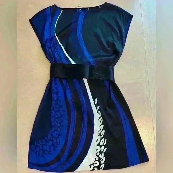 Elie Tahari Silk Print Shift Dress With Cap Sleeves. Size Medium - Picture 1 of 7